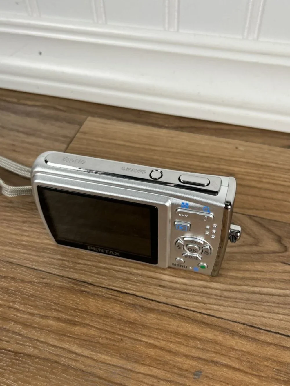 Pentax Optio M40 8.0MP Digital Camera Silver W Case READ